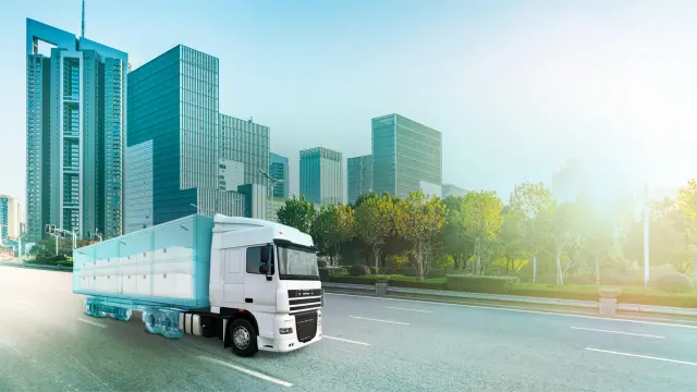 Caminhão transportando carga refrigerada